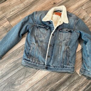 Levi’s Denim Sherpa Trucker  Lined Jacket Men’s Medium Great Fade